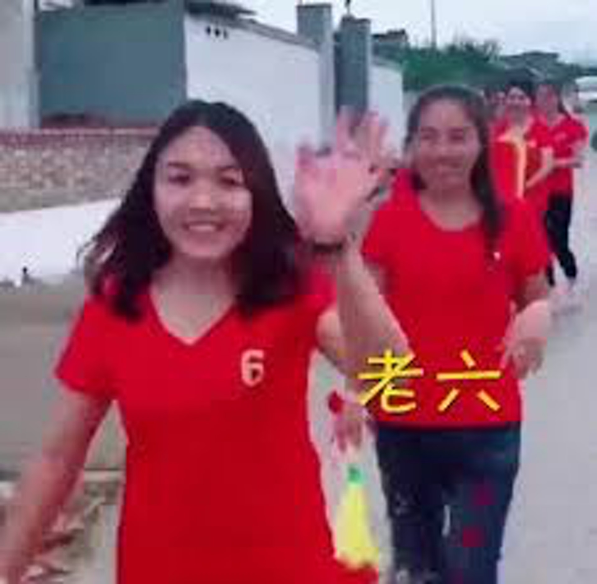 被全家捧在掌心！么弟奉子成婚沒錢「11姐姐合資102萬助弟」　她們為籌錢「放棄更好人生」：父母很公平