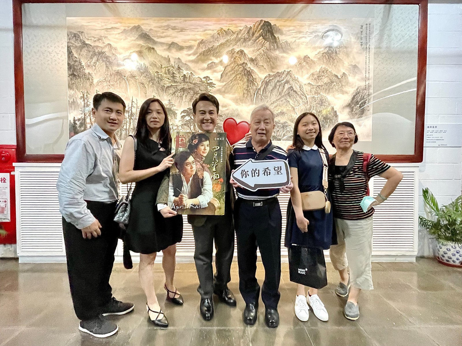 放棄當醫生！46歲男星為音樂夢「被名醫爸趕出家門」從不來看他表演　花20年「盼到爸爸認同」為他驕傲
