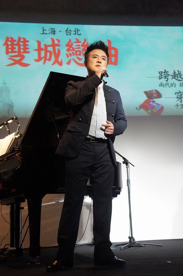 放棄當醫生！46歲男星為音樂夢「被名醫爸趕出家門」從不來看他表演　花20年「盼到爸爸認同」為他驕傲
