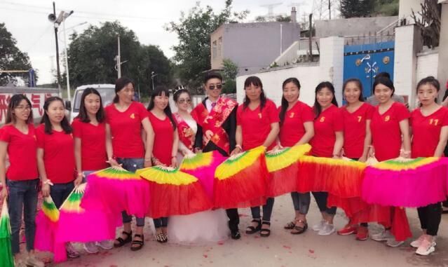 被全家捧在掌心！么弟奉子成婚沒錢「11姐姐合資102萬助弟」　她們為籌錢「放棄更好人生」：父母很公平