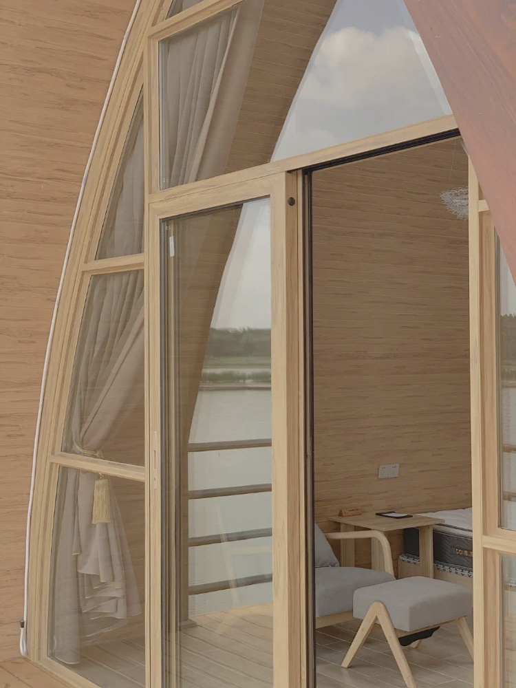 露天浴缸泡泡澡！南洋風「木造水上船屋」賞湖光水色　夜晚「抬頭賞星空夜景」屋裡裝潢舒適滿分❤️