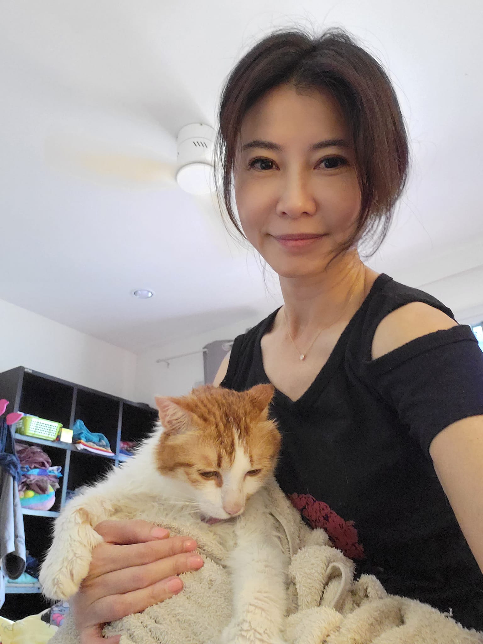  帶兒子逛羅浮宮出事！女星輕忽尪警告「崩潰困巴黎」哭訴：是我太笨　「公公事前也告誡」如今成全家人的痛