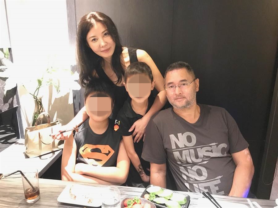  帶兒子逛羅浮宮出事！女星輕忽尪警告「崩潰困巴黎」哭訴：是我太笨　「公公事前也告誡」如今成全家人的痛