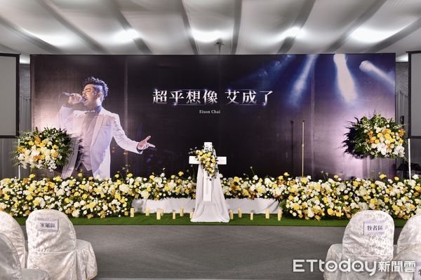 送不出的喜帖！王瞳艾成「一家三口相依偎」惹淚崩　婆婆心疼她「決定把兒葬在台灣」：不拆散夫妻