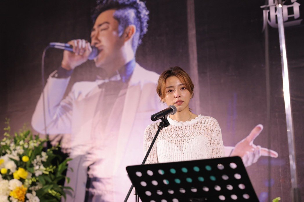 送不出的喜帖！王瞳艾成「一家三口相依偎」惹淚崩　婆婆心疼她「決定把兒葬在台灣」：不拆散夫妻