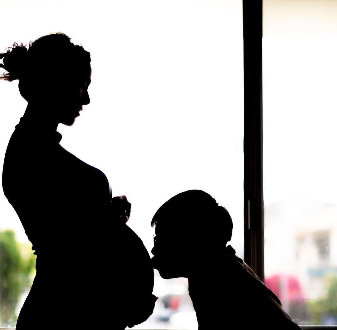 昔遭家暴被逼墮胎！女星「離婚8年再當媽」哽咽：我竟然還相信愛　曝「大兒子暖舉」不領證也幸福