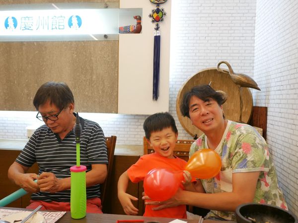 螢幕上是硬漢！梁修身太寵孫「好幾次打破規矩」就是拿孫沒輒　當阿公觀念轉變「父子距離越拉越近」