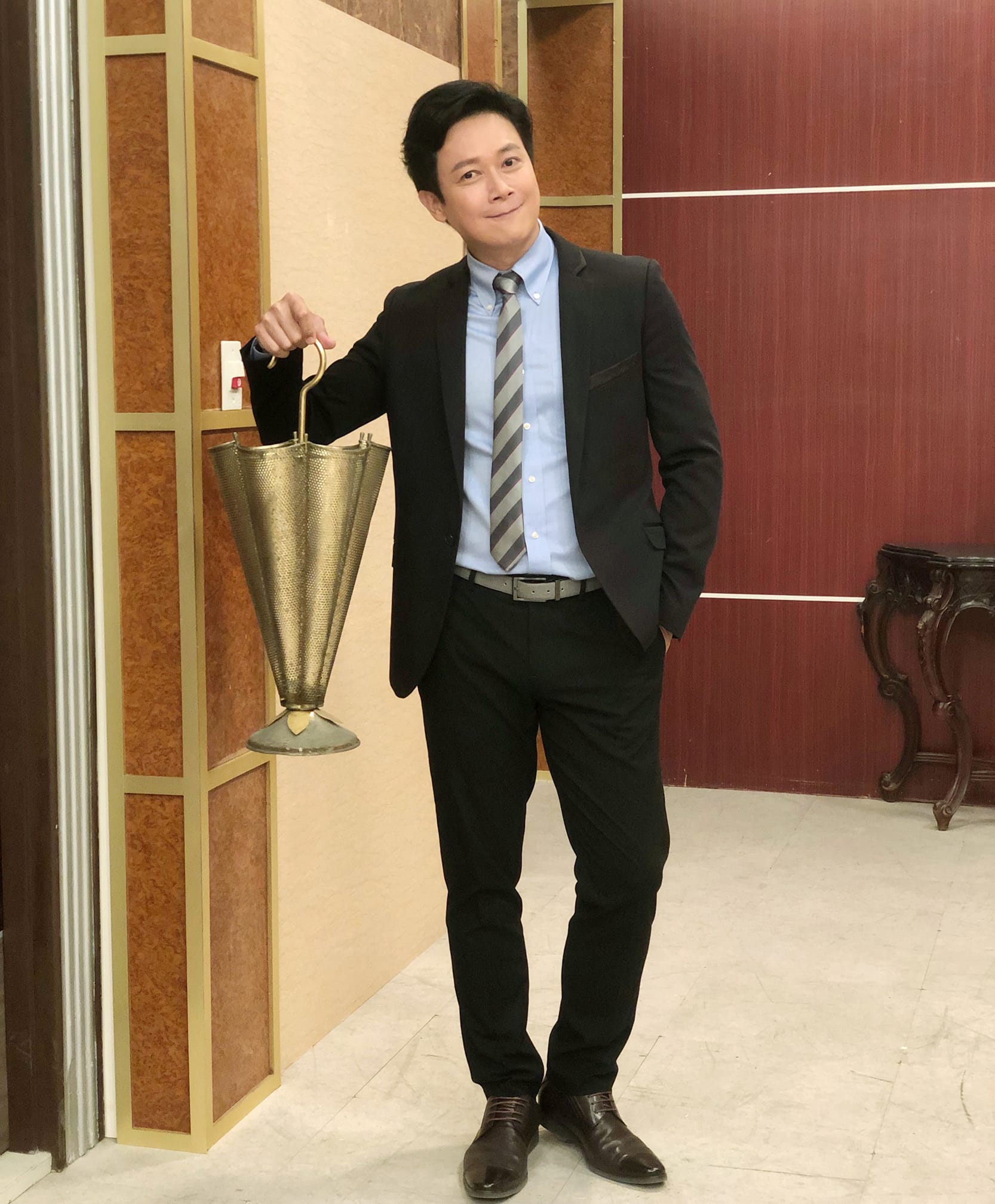 現實中是孝子！《黃金歲月》高駿生難忘「亡父臨終前緊牽他手」　努力盡孝「回憶唯一全家出遊」瞬間淚崩