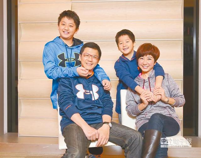 辛苦是2的N次方！莊開文「放手養雙胞胎」教育觀超開明　「不強迫孩子補習」學英文不如出國開口說