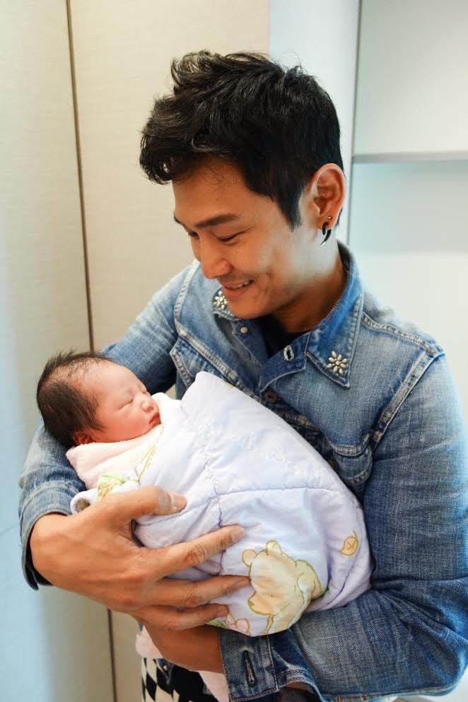 沒她不知道怎麼活！和老婆差24歲「杜德偉樂當妻寶」　結婚13年「熱戀日常曝光」慶幸：我運氣很好