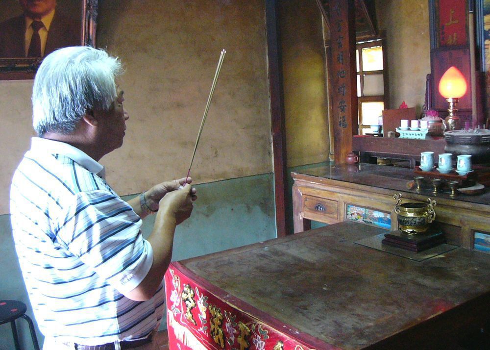 不是凶宅！他半夜聽見「客廳傳老人咳嗽聲」還走到房門　師父進屋揪出問題：「前屋主太偷懶」