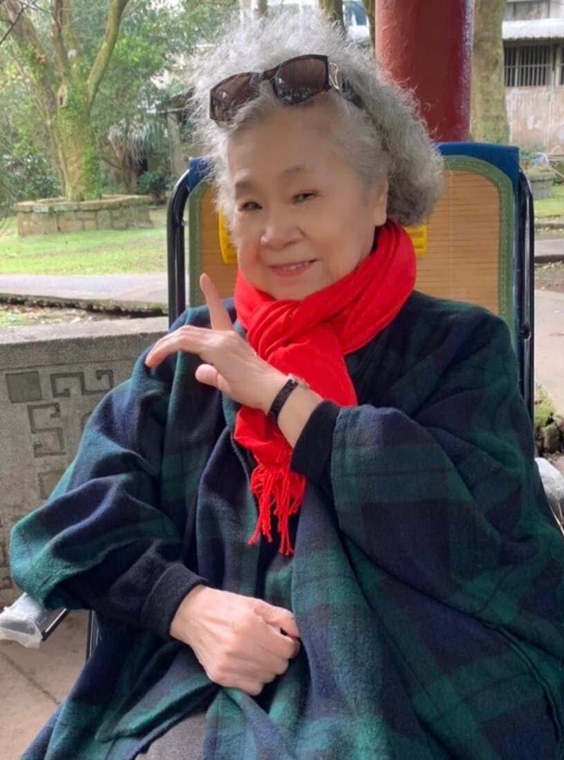神隱4年！89歲素珠阿姨昔「暴瘦一圈」拄拐杖走紅毯　「中秋節失約」知情人士曝近況