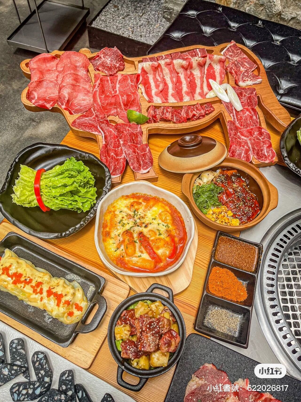 竹林中的燒肉店！翠綠竹葉環繞「露天烤肉座位」碎石小路超愜意　宛如置身京都「還有特色日式料理」