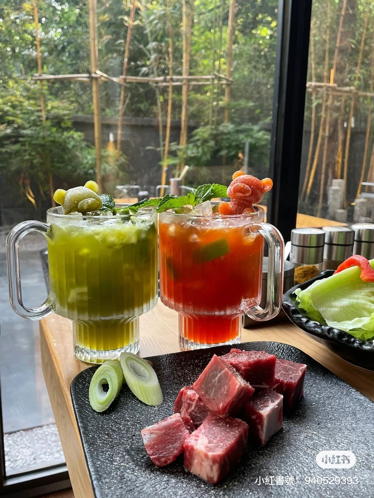 竹林中的燒肉店！翠綠竹葉環繞「露天烤肉座位」碎石小路超愜意　宛如置身京都「還有特色日式料理」