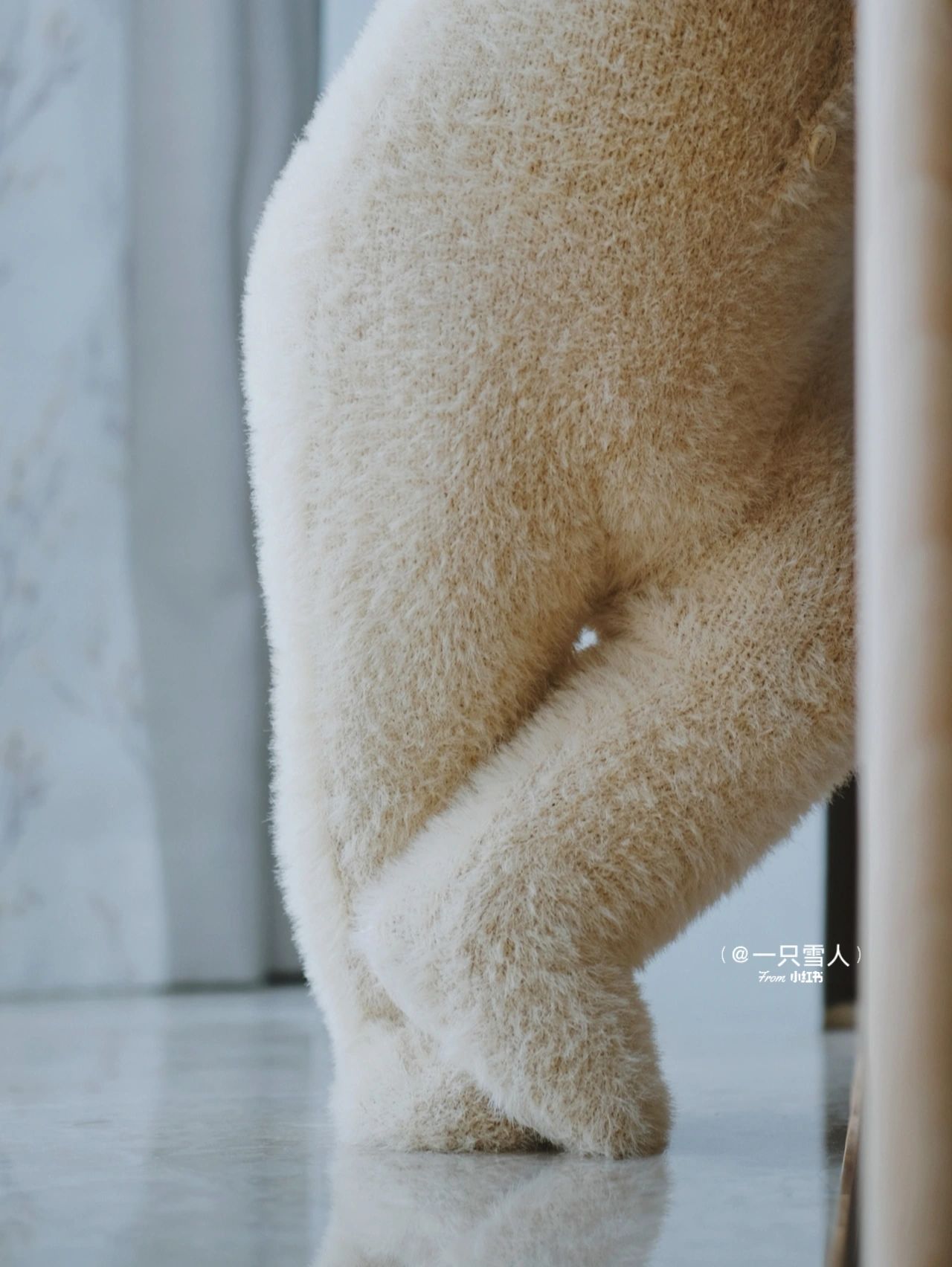 偷戳肥嫩小腳腳❤️小寶寶「化身毛茸茸泰迪熊」冬天超暖和 媽媽曬出「肉嘟嘟正臉照」嘴邊肉太犯規