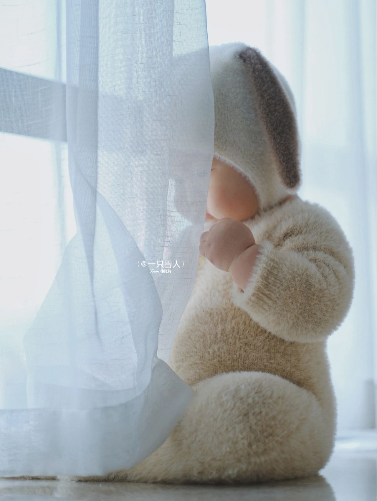 偷戳肥嫩小腳腳❤️小寶寶「化身毛茸茸泰迪熊」冬天超暖和 媽媽曬出「肉嘟嘟正臉照」嘴邊肉太犯規