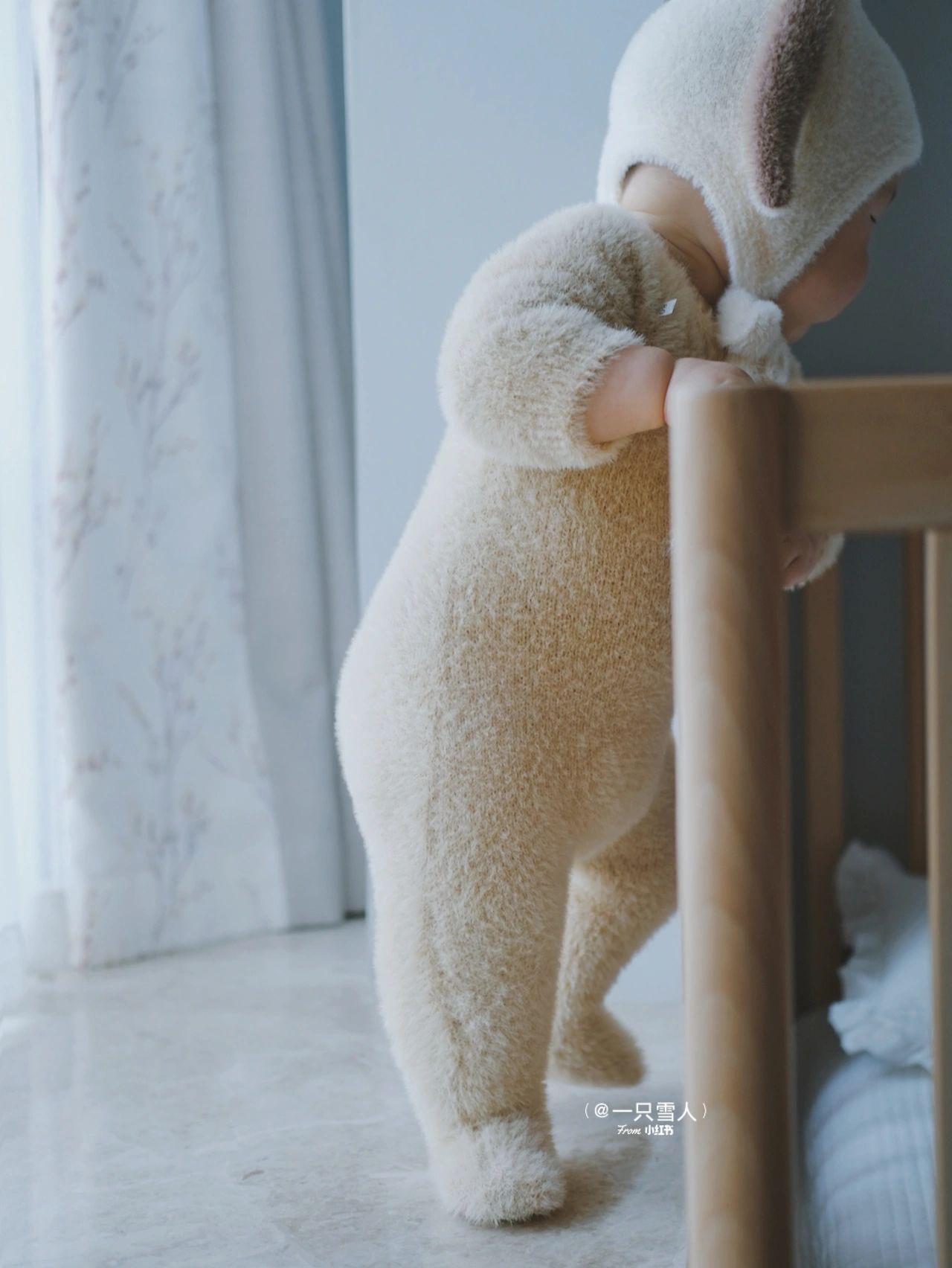 偷戳肥嫩小腳腳❤️小寶寶「化身毛茸茸泰迪熊」冬天超暖和 媽媽曬出「肉嘟嘟正臉照」嘴邊肉太犯規