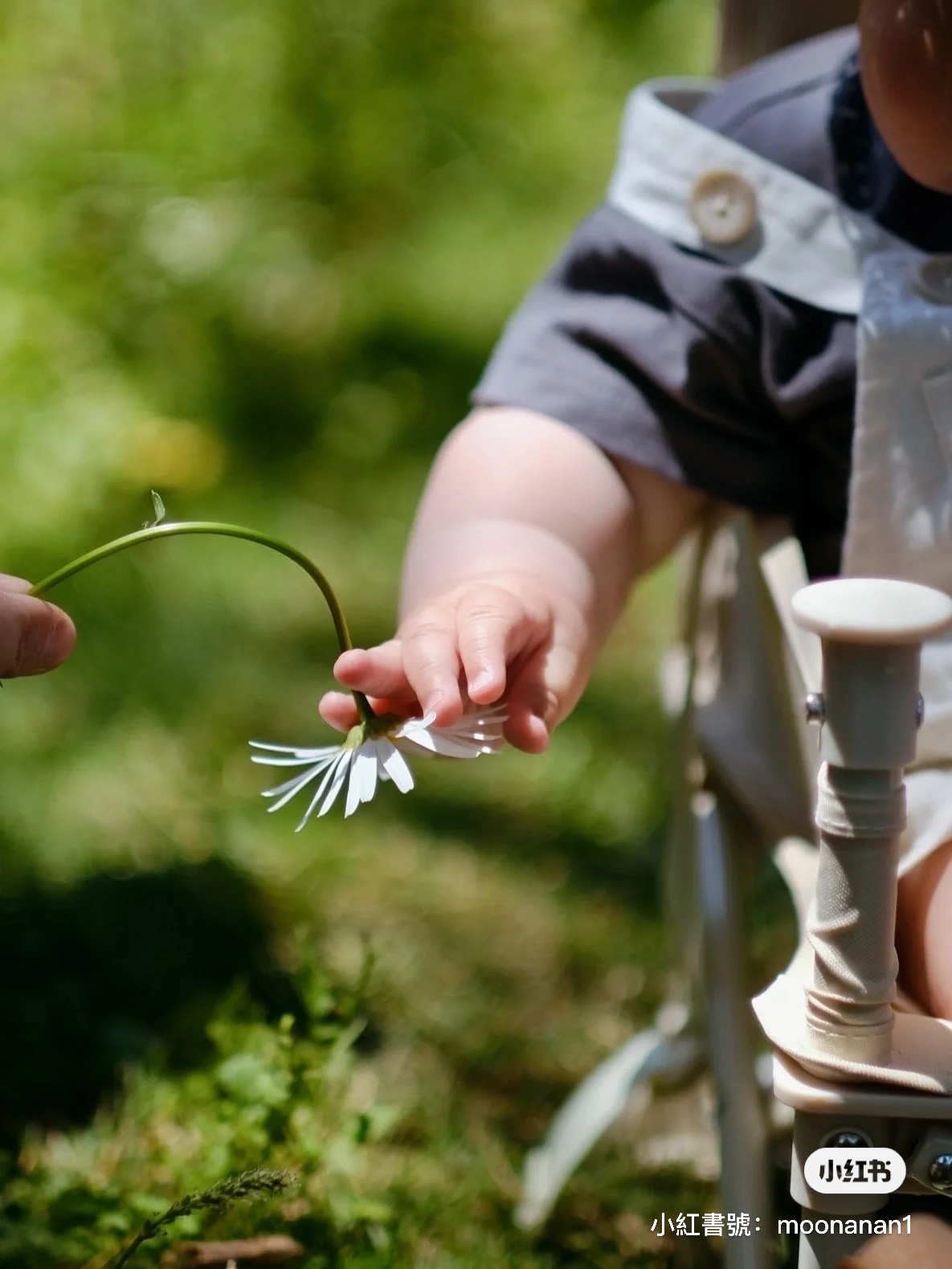 偷戳肥嫩小腳腳❤️小寶寶「化身毛茸茸泰迪熊」冬天超暖和 媽媽曬出「肉嘟嘟正臉照」嘴邊肉太犯規