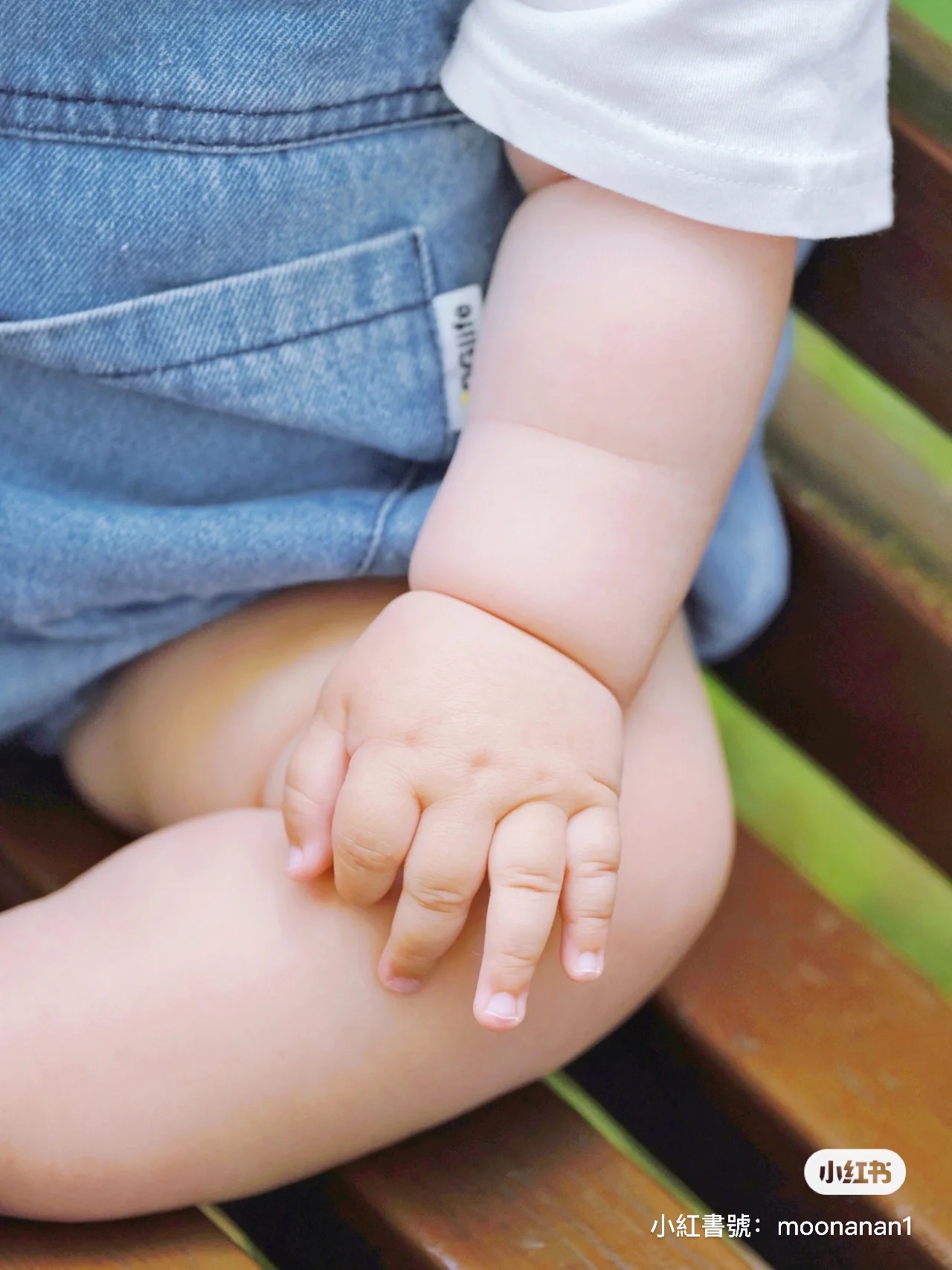 偷戳肥嫩小腳腳❤️小寶寶「化身毛茸茸泰迪熊」冬天超暖和 媽媽曬出「肉嘟嘟正臉照」嘴邊肉太犯規