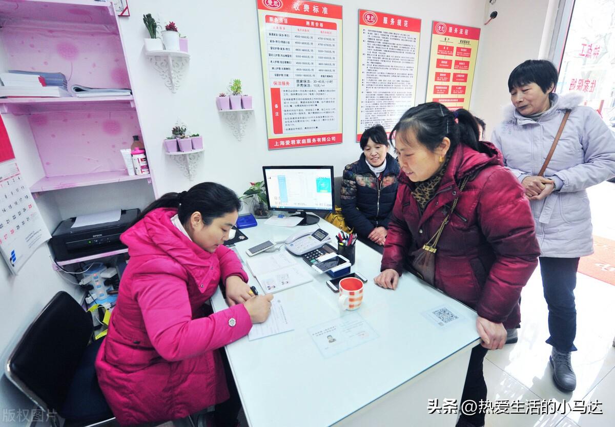為何如今「晚年單身老人」都偏愛請看護？工作10年住家看護「說出實情」：很多不是為了養老