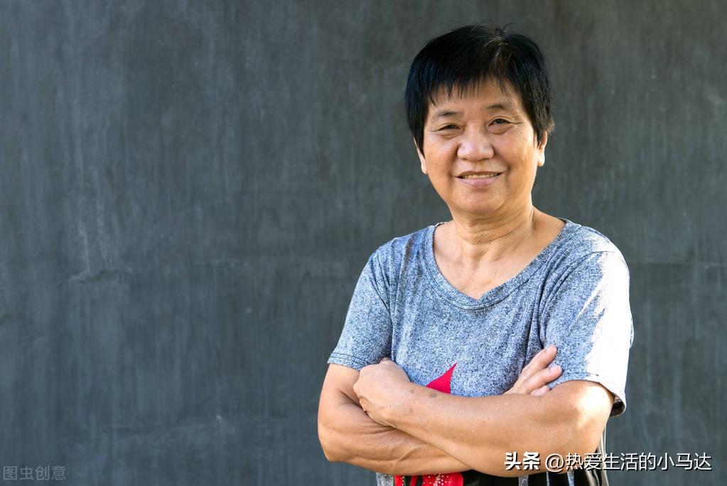 為何如今「晚年單身老人」都偏愛請看護？工作10年住家看護「說出實情」：很多不是為了養老
