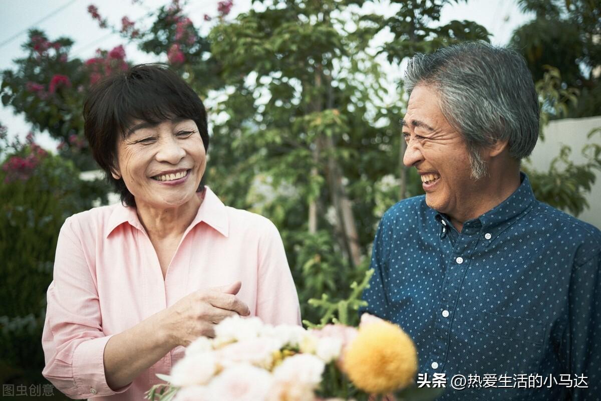 為何如今「晚年單身老人」都偏愛請看護？工作10年住家看護「說出實情」：很多不是為了養老