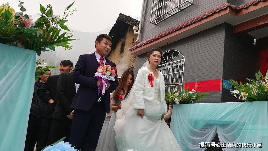 姐姐出嫁我隨5萬賀禮！結婚當天「看到新郎」　我往紅包「又塞了9萬」：值得了