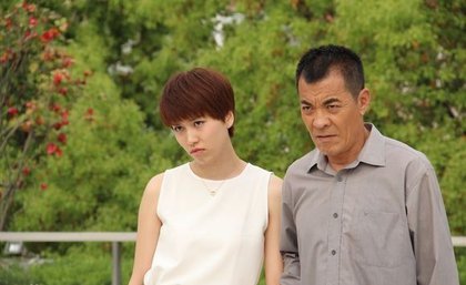 太討厭女婿！從小被當公主捧「婚後父女沒來往20年」　爸爸病倒後「她病榻前淚崩」懊悔不已