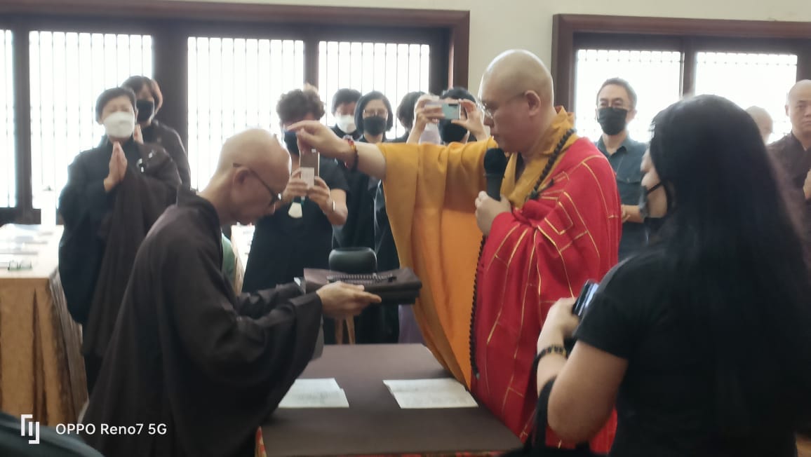 夫妻變同門！已婚女歌手「等兒結婚生子」出家為僧　8個月後「前夫也皈依佛門」：比做夫妻更有意義