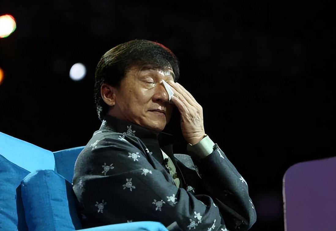 苦盡甘來！巔峰時期息影「成龍提防她20年」　一通電話讓成龍「修改遺囑」主動上交財政大權