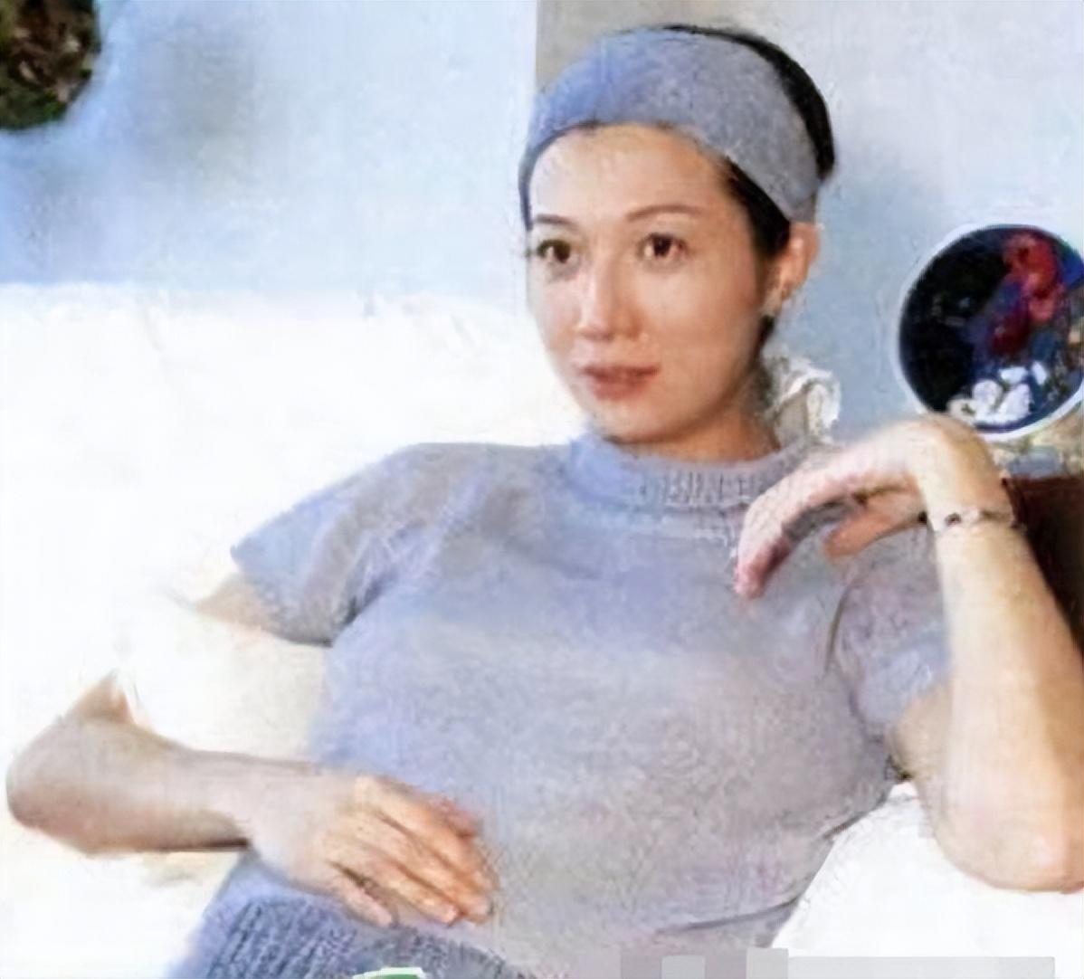 苦盡甘來！巔峰時期息影「成龍提防她20年」　一通電話讓成龍「修改遺囑」主動上交財政大權