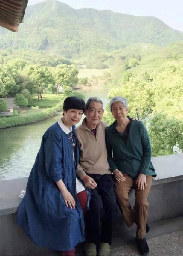 辭職照顧雙親！張曼娟帶爸媽坐小黃「請司機先按錶」　換來一頓大罵「她心中卻湧一片暖意」