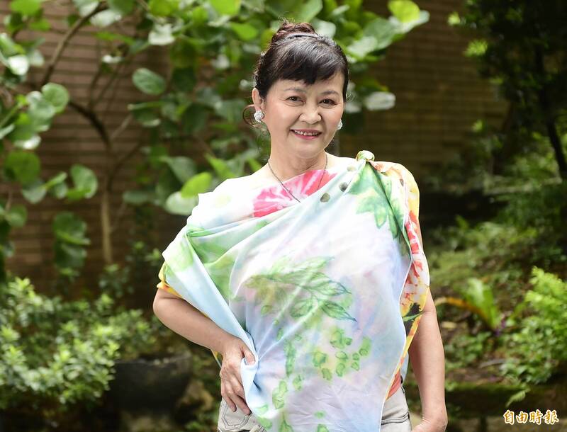 秘婚美國尪！昔日玉女「給老公看舊照」認不出她：在家是邋遢大嬸　揭異國婚秘訣「65歲仍熱戀」