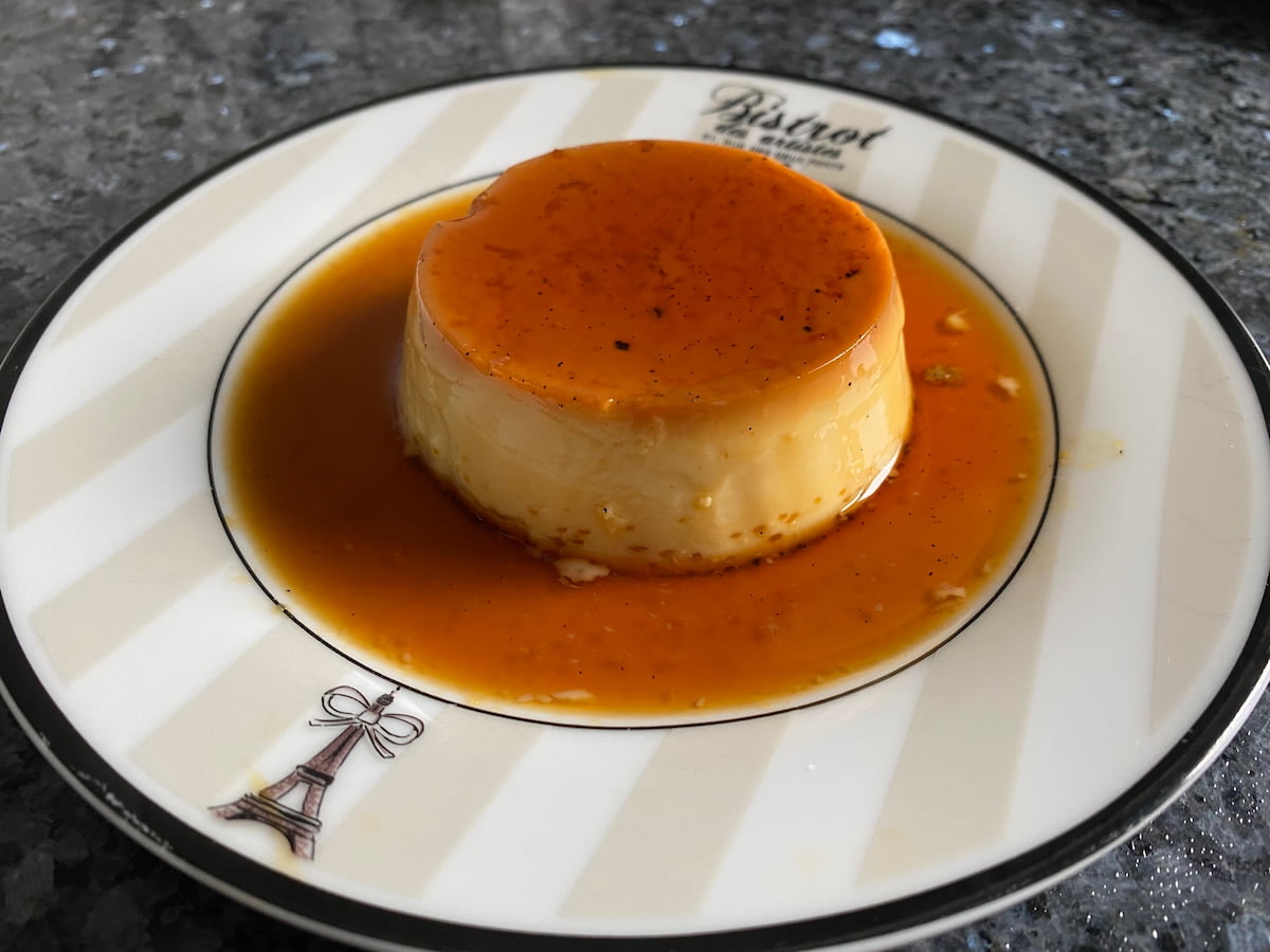 白色布丁好難吃！兒子翻冰箱「下秒苦瓜臉」秒呸呸　爸疑惑「我沒買啊」一看傻爆眼