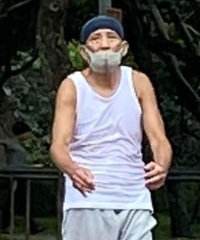 永遠的男神！瓊瑤小生被拍到「揪年輕人打球」身形消瘦　「私下超級寵孫控」一見孫女笑開懷