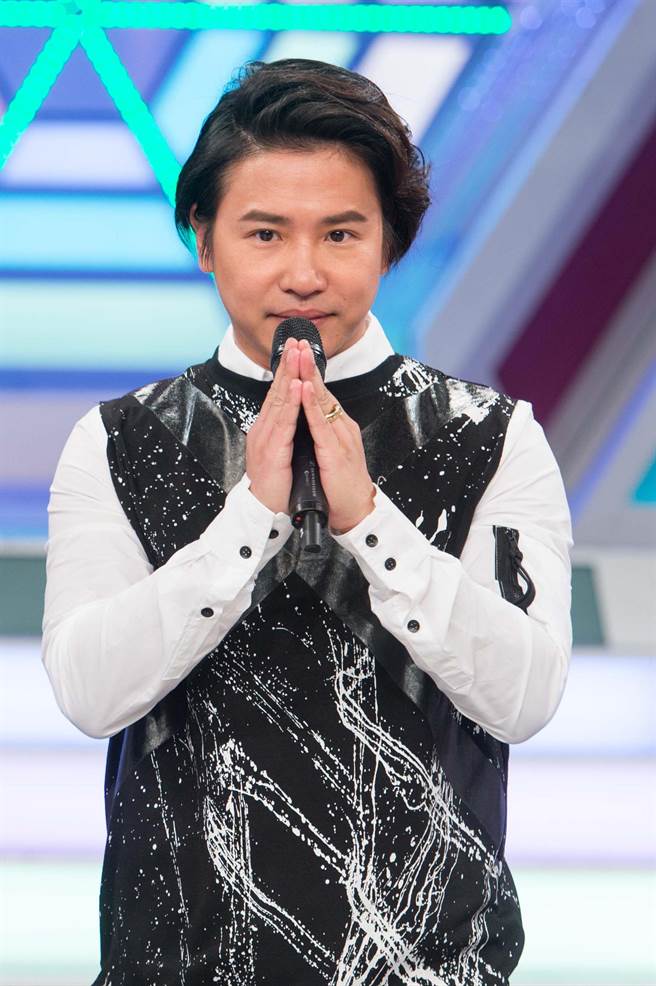 從小扛父債！43歲男星「高中徒步40分鐘上學」馬不停蹄賺錢　「花13年終還清」淚喊：想退休了