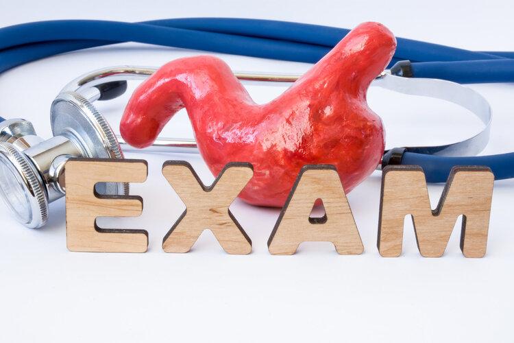 體內有癌「腰部先知」！65歲男腰痛檢查竟是「骨轉移了」　若有「3個信號」警惕癌細胞在作怪