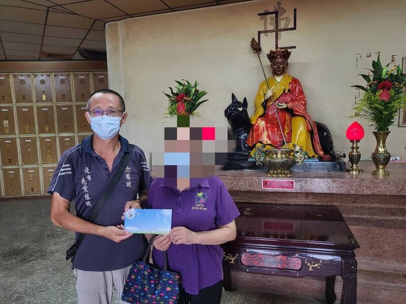 21歲腦麻女走了！阿嬤打零工帶三孫「付不出7萬喪葬費」　教師夫妻檔出手了「多年暖舉曝光」：只是應盡本份