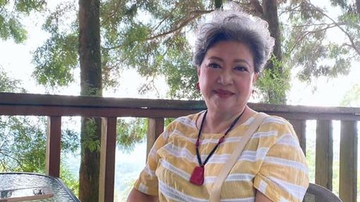 招牌髮型是假的！鳥來嬤認「花8千買的」已過31年　揭73歲近況「好好活著就不錯」：未來仍有期盼
