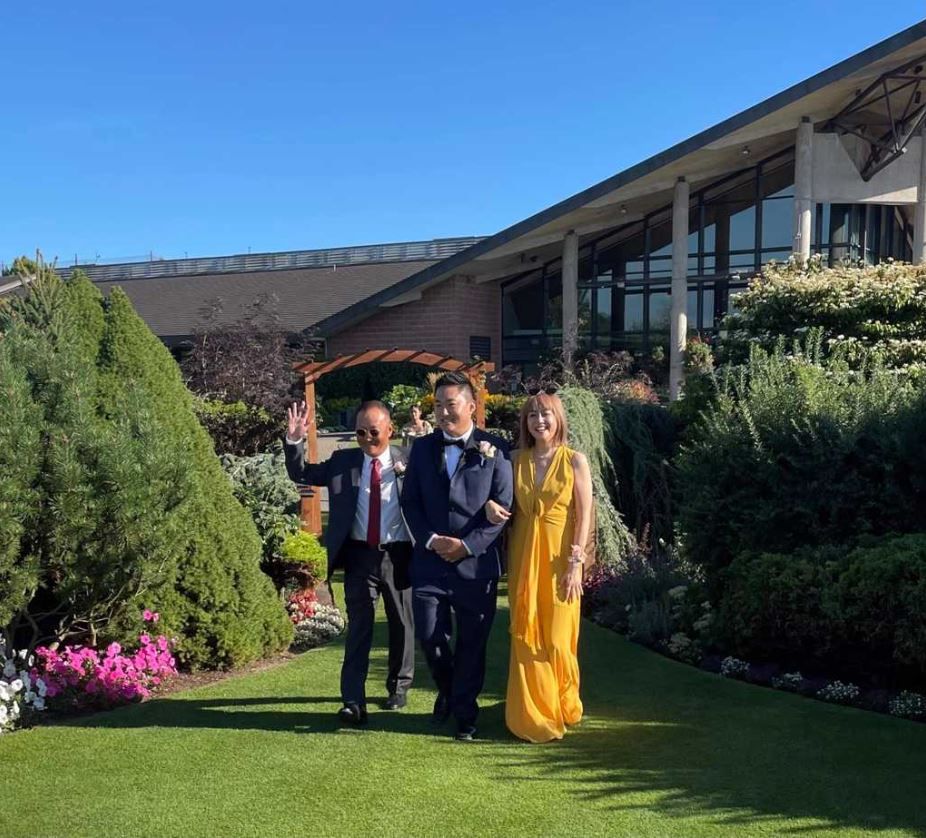 恭喜！校園美女始祖「開心升格婆婆」奔六近照曝光　「凍齡臉蛋不輸媳婦」興奮喊：多了個女兒