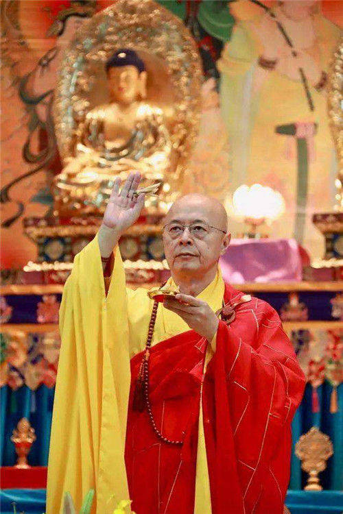 歸隱28年！他「放棄上億家產」出家當和尚　93歲母親「仍在等他還俗」：希望孩子能回家