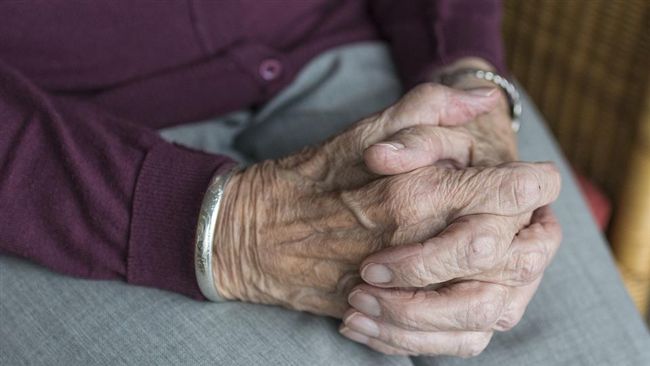 從婚後忍到80歲！老母親「堅持跟老公離婚」：不想葬在他們祖墳　子女苦勸「聽到過往委屈」忍淚同意