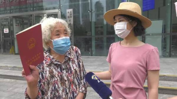 從婚後忍到80歲！老母親「堅持跟老公離婚」：不想葬在他們祖墳　子女苦勸「聽到過往委屈」忍淚同意