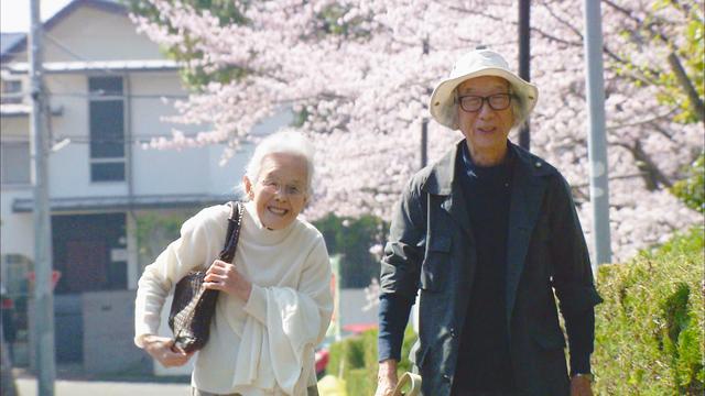 歷經兩次劫難！特工爺爺「喜迎百歲生日」笑曝關鍵秘訣　「6子女圍繞身邊」每天樂呵呵：搶著打掃拖地