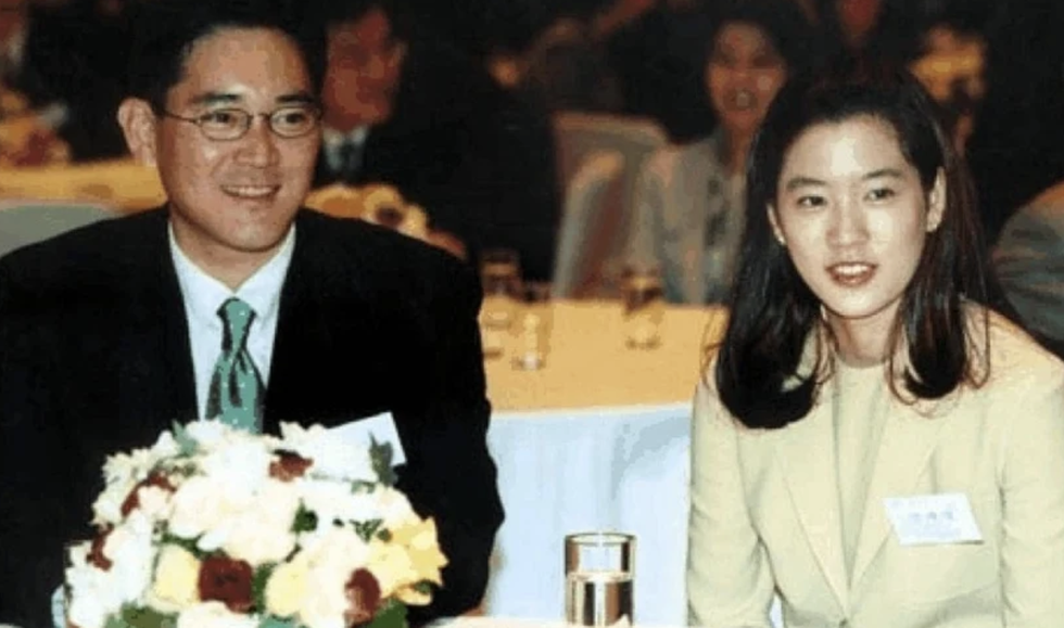 情牽17年！《魷魚遊戲》男主角「私下約會被目擊」　女友超狂身分「前三星媳婦、拯救家族企業」