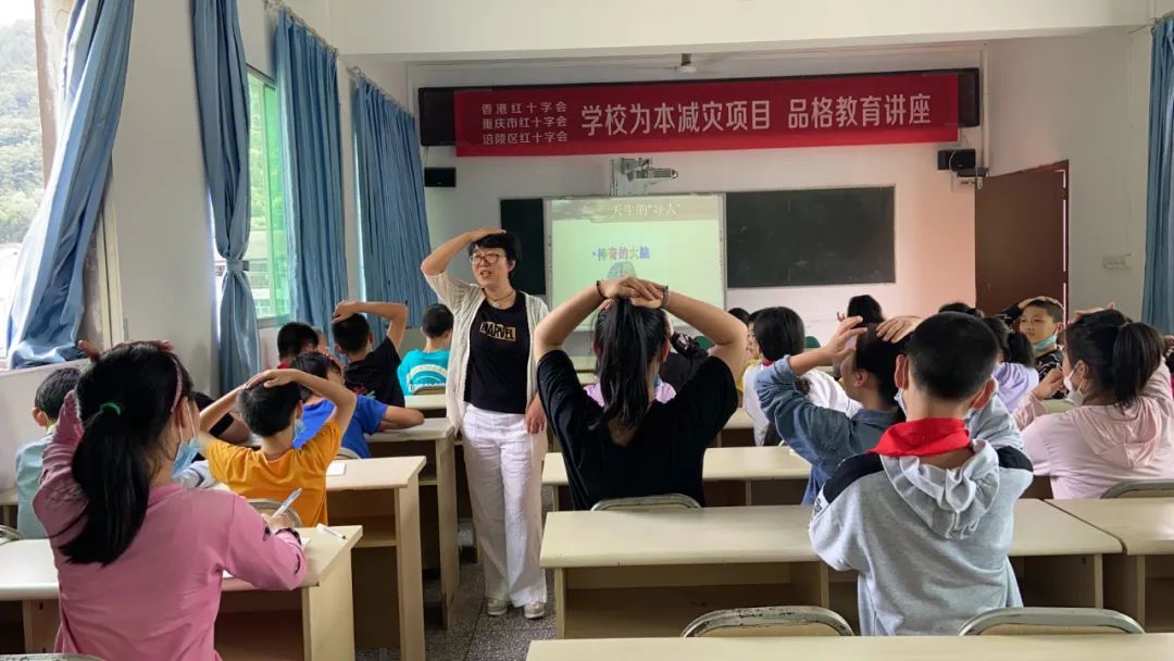 活到老學到老！51歲媽陪考研究所「和女兒同時錄取」 　「每天早上5點起床念書」誓言：要攻讀博士