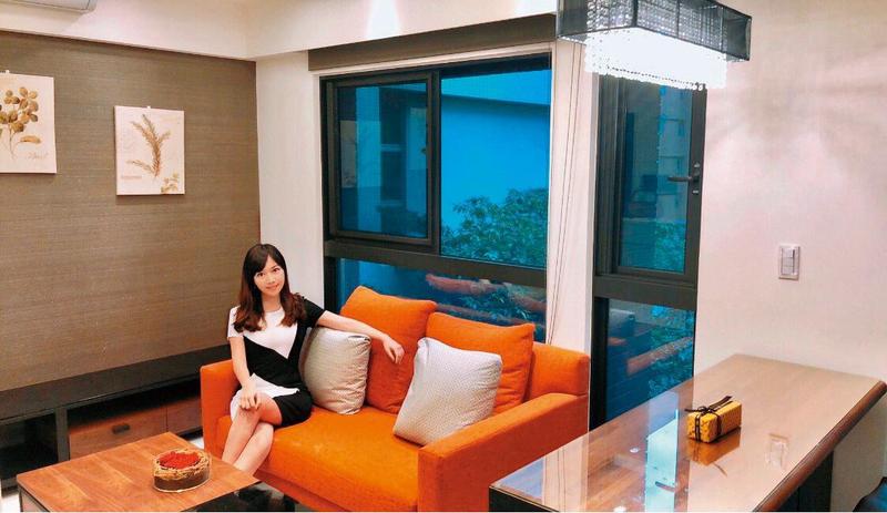 被酸是讀稿機！蔡尚樺自爆「熬夜背下300題目」不甘只朗讀　「雙料入圍金鐘」親揭高難度錄影內幕