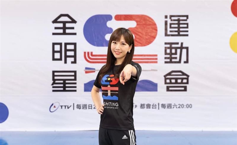 被酸是讀稿機！蔡尚樺自爆「熬夜背下300題目」不甘只朗讀　「雙料入圍金鐘」親揭高難度錄影內幕