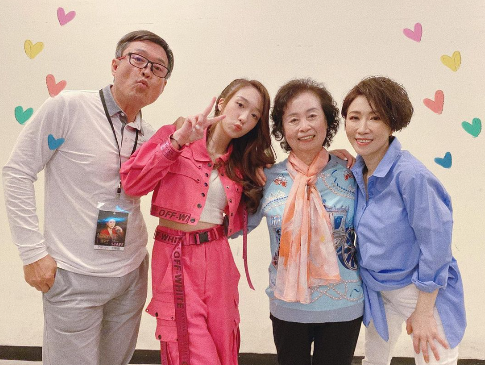 戲外變女兒傻瓜！檢場為挺「21歲獨生女追夢」提供手邊資源　「只提唯一要求」拿愛女沒轍