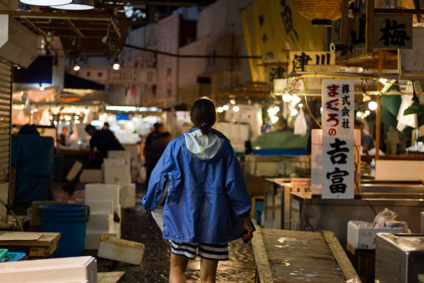 尪偷吃小三生子！正宮市場賣魚「獨自帶大4子女」　夫虛弱躺病床「翻開一旁抽屜露了餡」超慘下場曝光